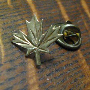 Maple Leaf Vintage Gold Small Lapel Pin